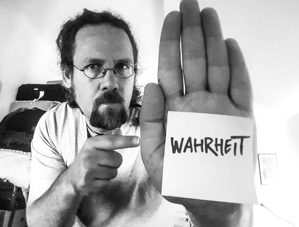 Tell The Truth Day - der britische Sag-die-Wahrheit-Tag. Kuriose Feiertage - 7. Juli © 2016 Sven Giese Tell The Truth Day - der britische Sag-die-Wahrheit-Tag. Kuriose Feiertage - 7. Juli © 2016 Sven Giese