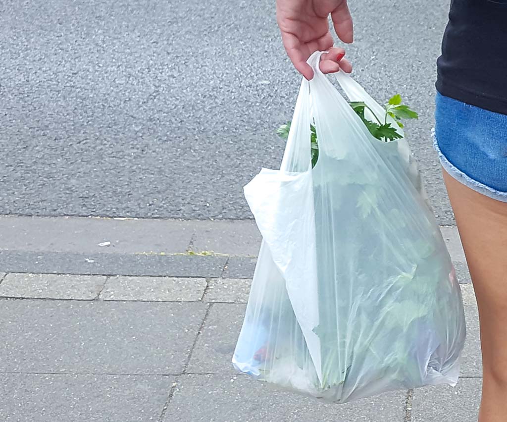 International Plastic Bag Free Day - Internationaler Plastiktütenfreier Tag. Kuriose Feiertage - 3. Juli © 2019 Sven Giese International Plastic Bag Free Day - Internationaler Plastiktütenfreier Tag. Kuriose Feiertage - 3. Juli © 2019 Sven Giese