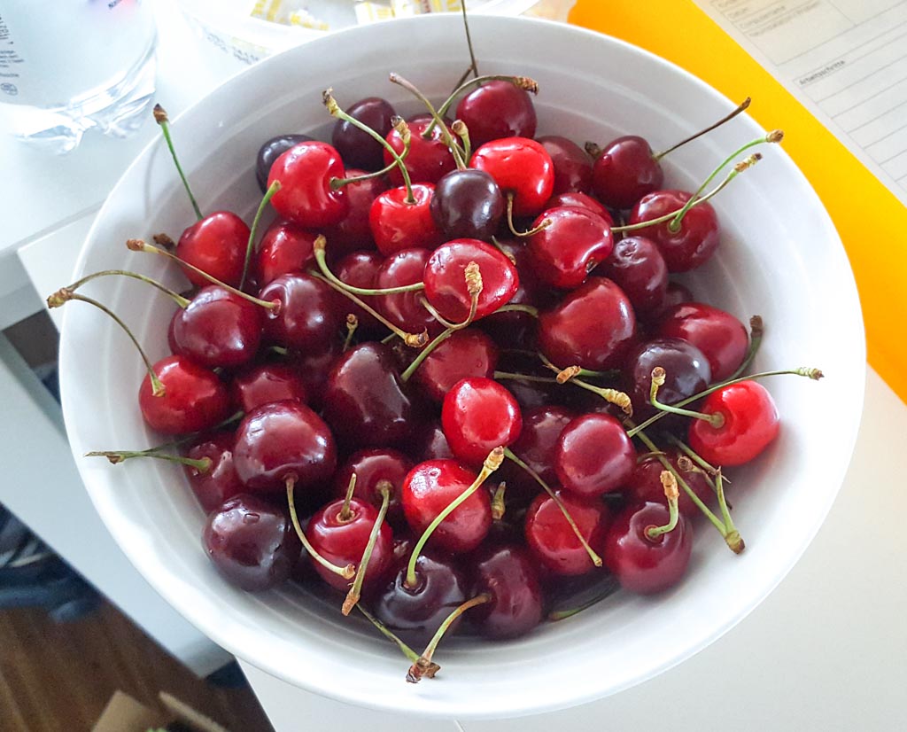 International Cherry Pit Spitting Day - Internationaler Tag des Kirschkernspuckens. Kuriose Feiertage - erster Samstag im Juli © 2019 Sven Giese
