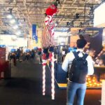 Walk on Stilts Day - Tag des Stelzenlaufens in den USA. Kuriose Feiertage - 27. Juli © 2021 Sven Giese